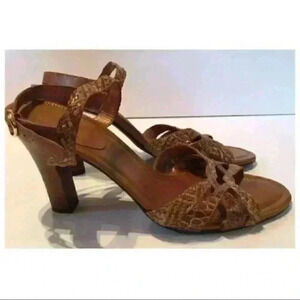 Cole Haan Womans Heels Size 9.5 Tan Leather Woven